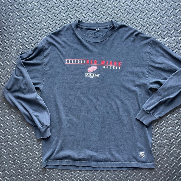 VINTAGE DETROIT REDWINGS NHL CCM TEE - Picture 2 of 6